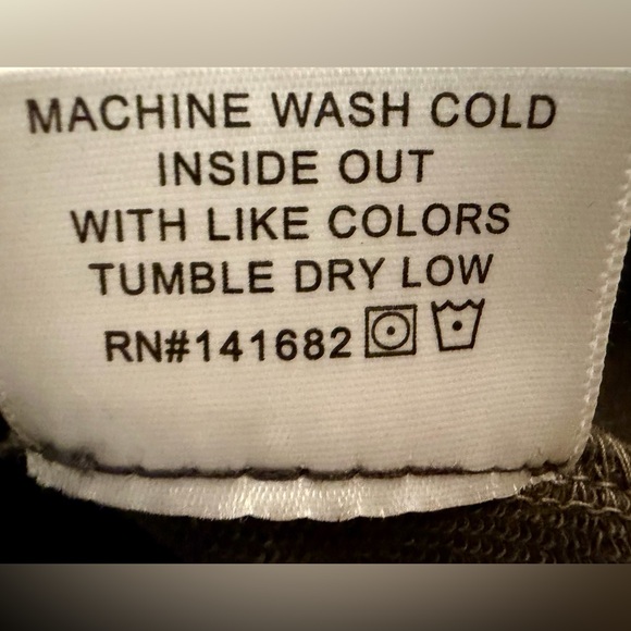 Girl Dangerous Roses Cropped Sweatshirt NWOT - Picture 6 of 6